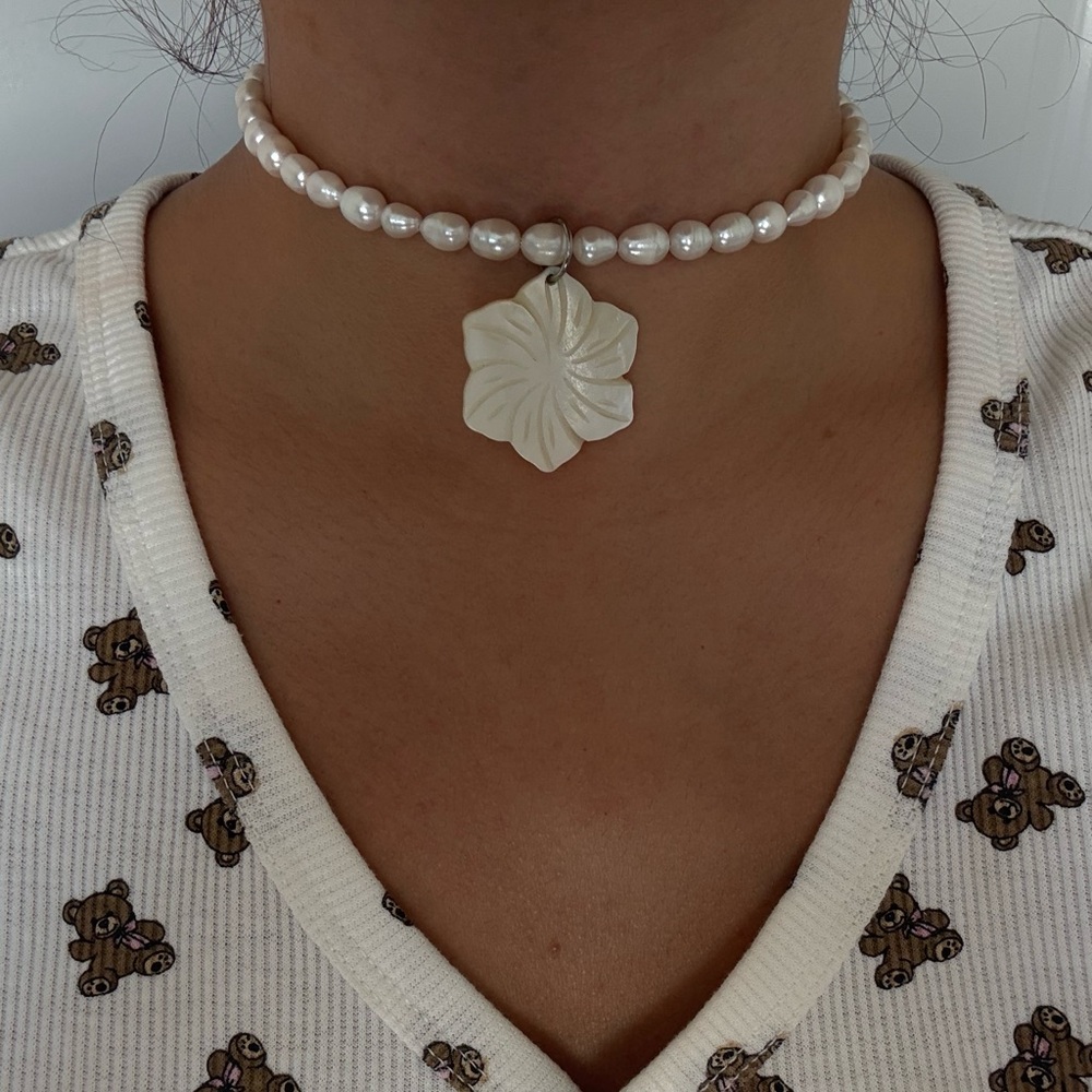 Elegant Pearl Bracelet with Floral Charm